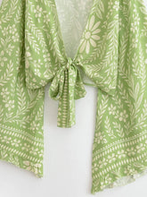 Load image into Gallery viewer, Wild Floral ,Short Kimono ,Bikini Boho Cover-ups