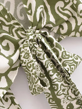 Load image into Gallery viewer, Wild Floral Print ,Short Kimono ,Bikini Cover-ups