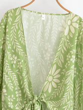 Load image into Gallery viewer, Wild Floral ,Short Kimono ,Bikini Boho Cover-ups