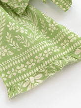 Load image into Gallery viewer, Wild Floral ,Short Kimono ,Bikini Boho Cover-ups