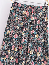 Load image into Gallery viewer, Black Floral Printed,Bohemian Pleated Maxi Skirts