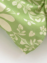 Load image into Gallery viewer, Wild Floral ,Short Kimono ,Bikini Boho Cover-ups