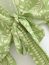 Load image into Gallery viewer, Wild Floral ,Short Kimono ,Bikini Boho Cover-ups