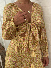 Load image into Gallery viewer, Yellow Floral Print ,Loose Blouses ,Boho Shirts