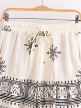 Load image into Gallery viewer, Wild Floral Print ,Short Pants with Pockets, Boho Shorts
