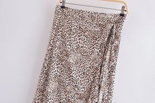 Load image into Gallery viewer, Leopard print ，Bohemian Maxi Skirt，Boho skirts
